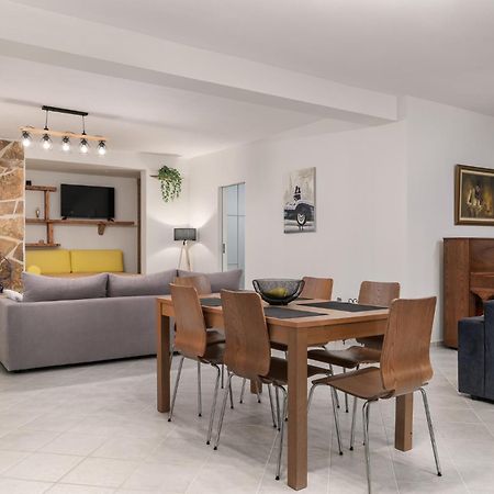 Domelia'S Luxury Apartments Near Airport & Beach Artemida  Dış mekan fotoğraf