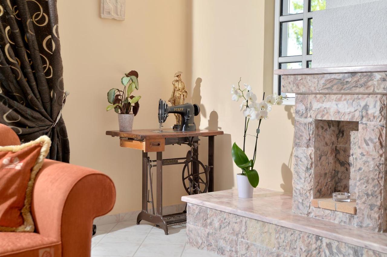 Domelia'S Luxury Apartments Near Airport & Beach Artemida  Dış mekan fotoğraf