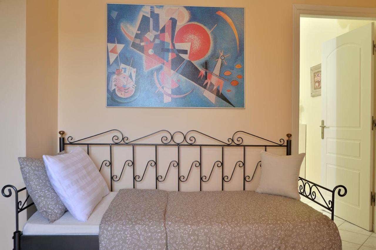 Domelia'S Luxury Apartments Near Airport & Beach Artemida  Dış mekan fotoğraf