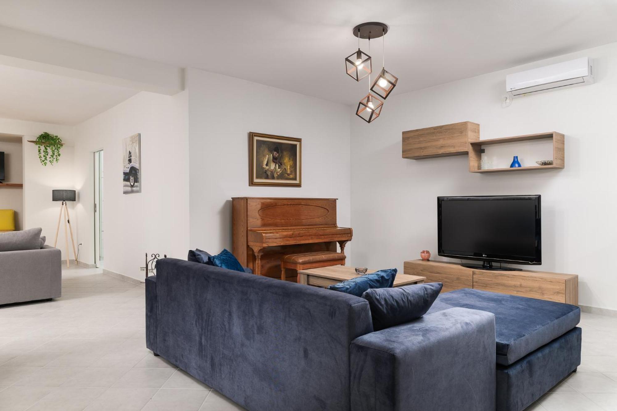 Domelia'S Luxury Apartments Near Airport & Beach Artemida  Dış mekan fotoğraf