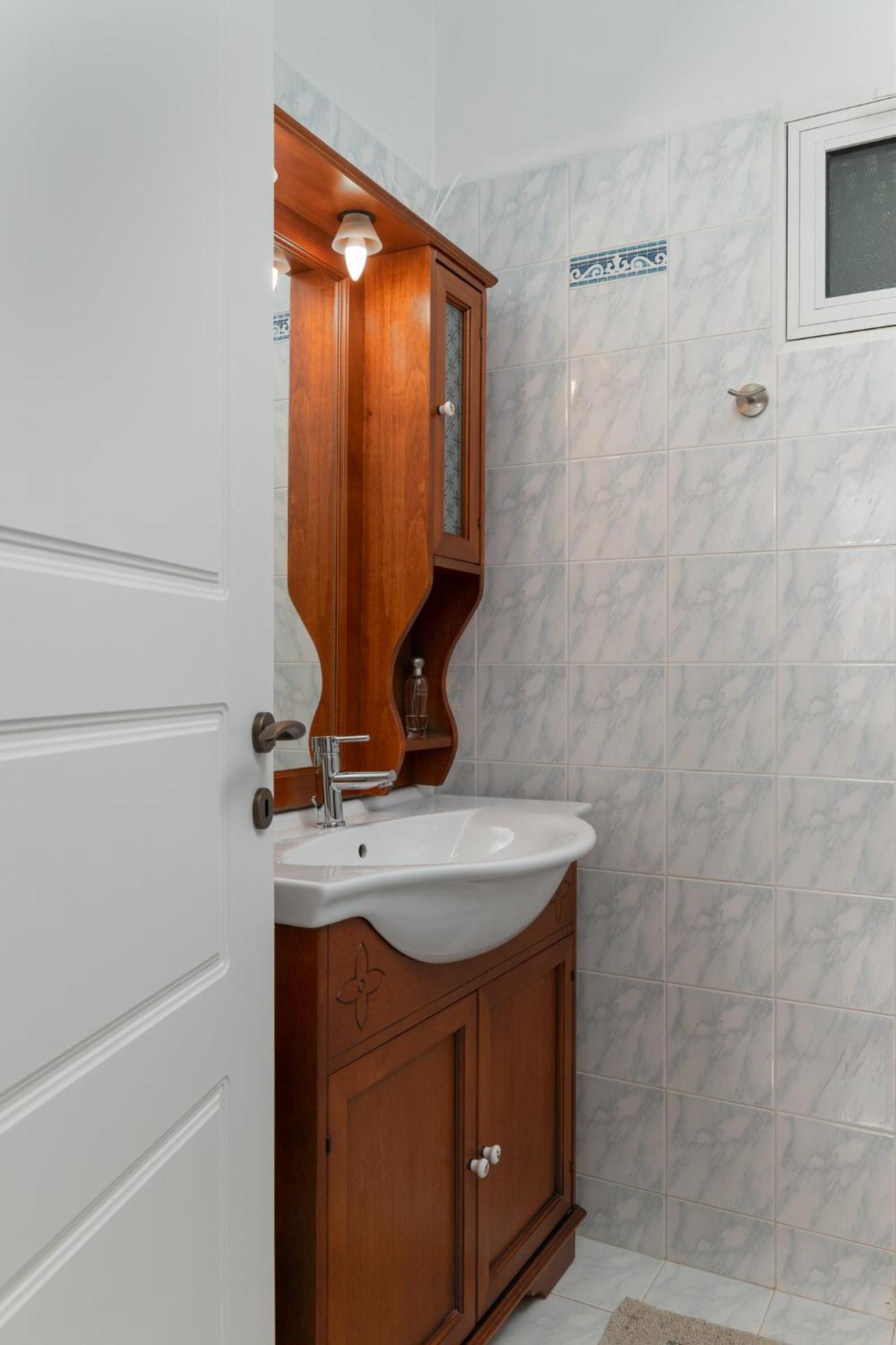 Domelia'S Luxury Apartments Near Airport & Beach Artemida  Dış mekan fotoğraf
